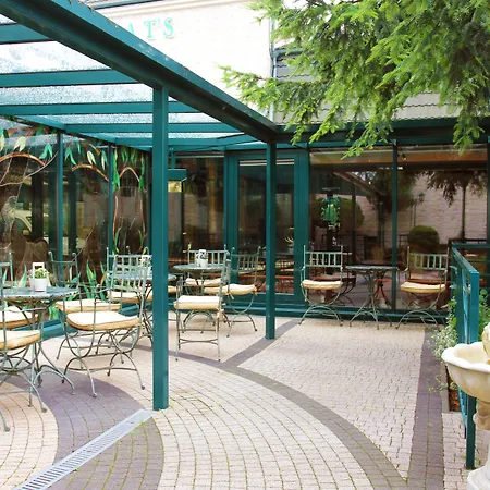 Mat's 3* بوزنان